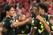 一场0-2改变争五格局，英超黑马极速坠落：4场3负，落后曼城1分